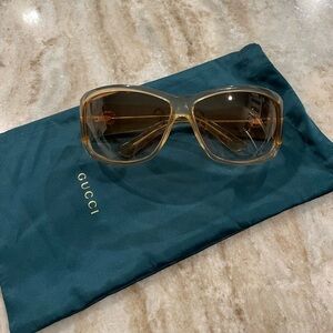 Fabulous GUCCI sunglasses, model GG2592S, with branded bag